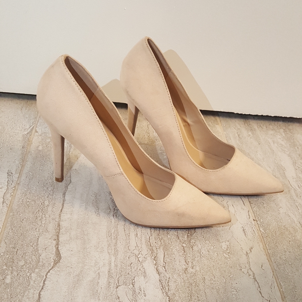 Nude/Cream Point Toe Heels Size 10 New w Tags